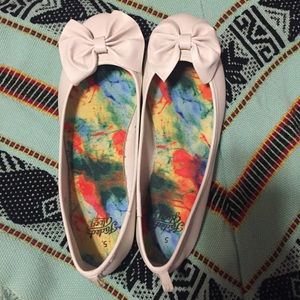 White flats with bow